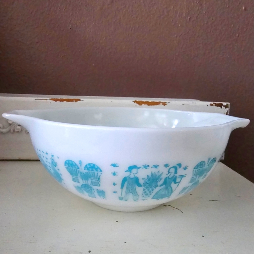 Pyrex Amish Butter Print Mixing Bowl